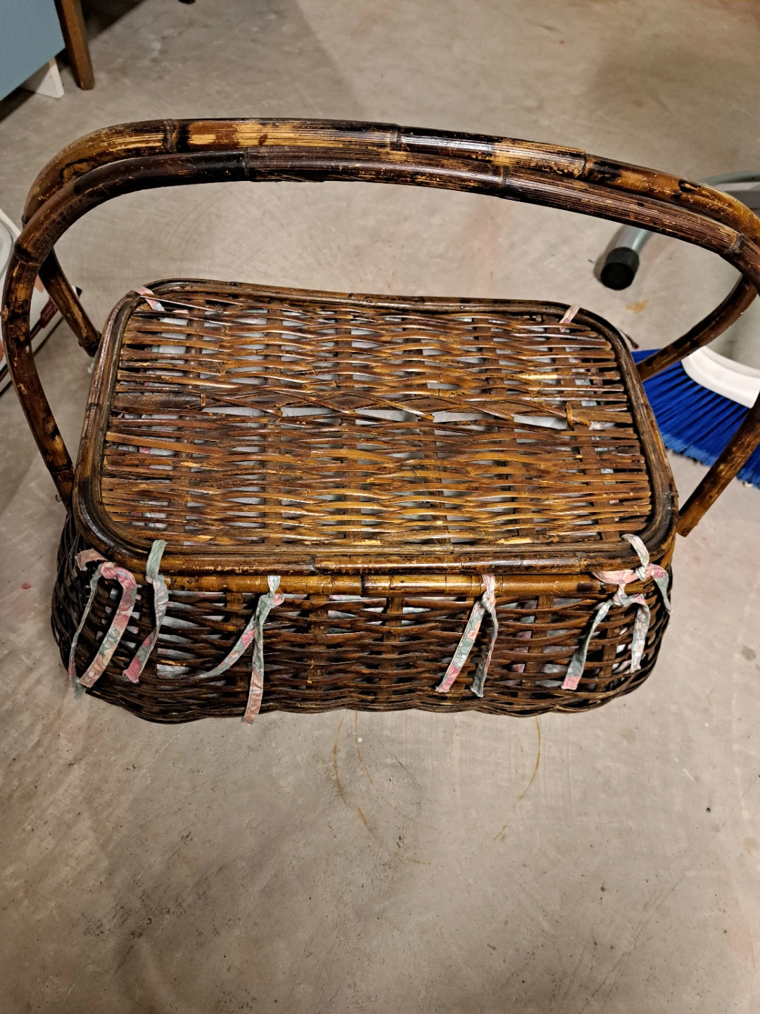 Wicker Picnic Basket with Floral Lining