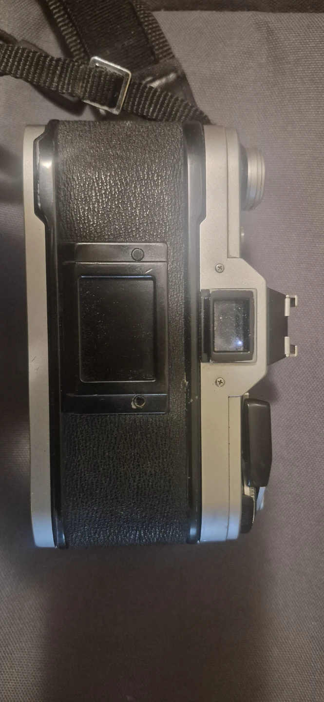 Canon AE-1 35mm Film Camera with 50mm f/1.8 Lens - photo 3