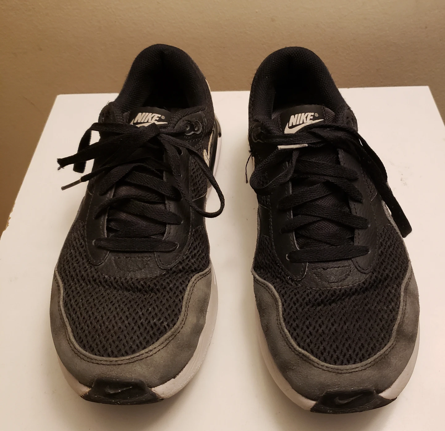 Men's Nike Air Max Sneakers size 8.5