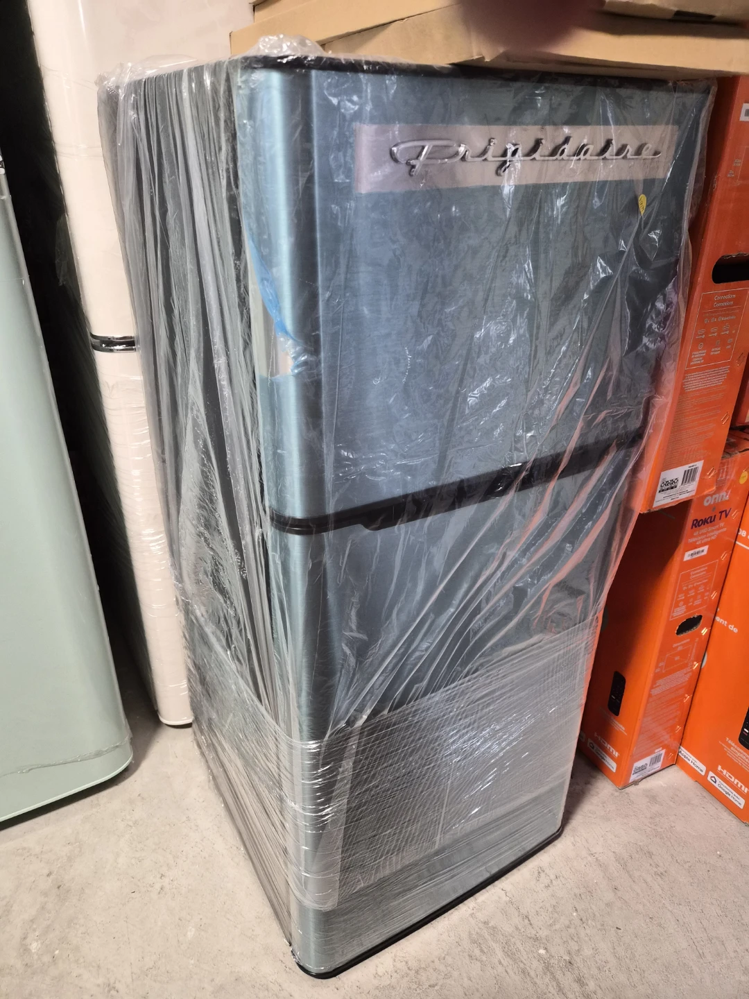 MINI FRIDGE FRIGIDAIRE 4.5 cu.ft. STAINLESS STEEL TOP MOUNT - photo 2