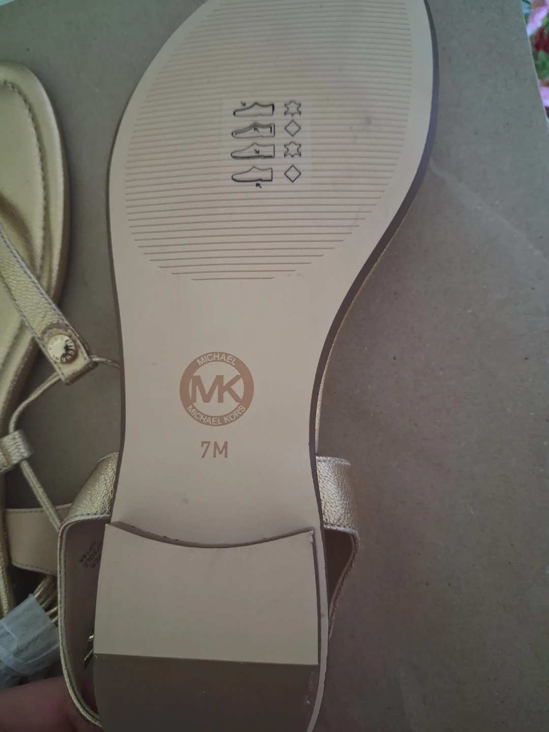 Michael Kors Gold Thong Sandals Size 7M - photo 4
