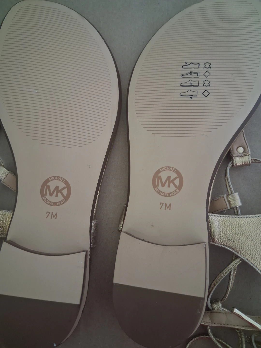 Michael Kors Gold Thong Sandals Size 7M - photo 5