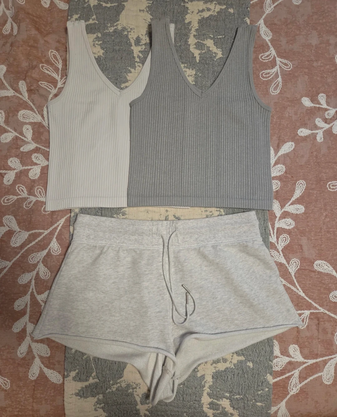 Ribbed Tank Tops & Sweat Shorts - photo 2