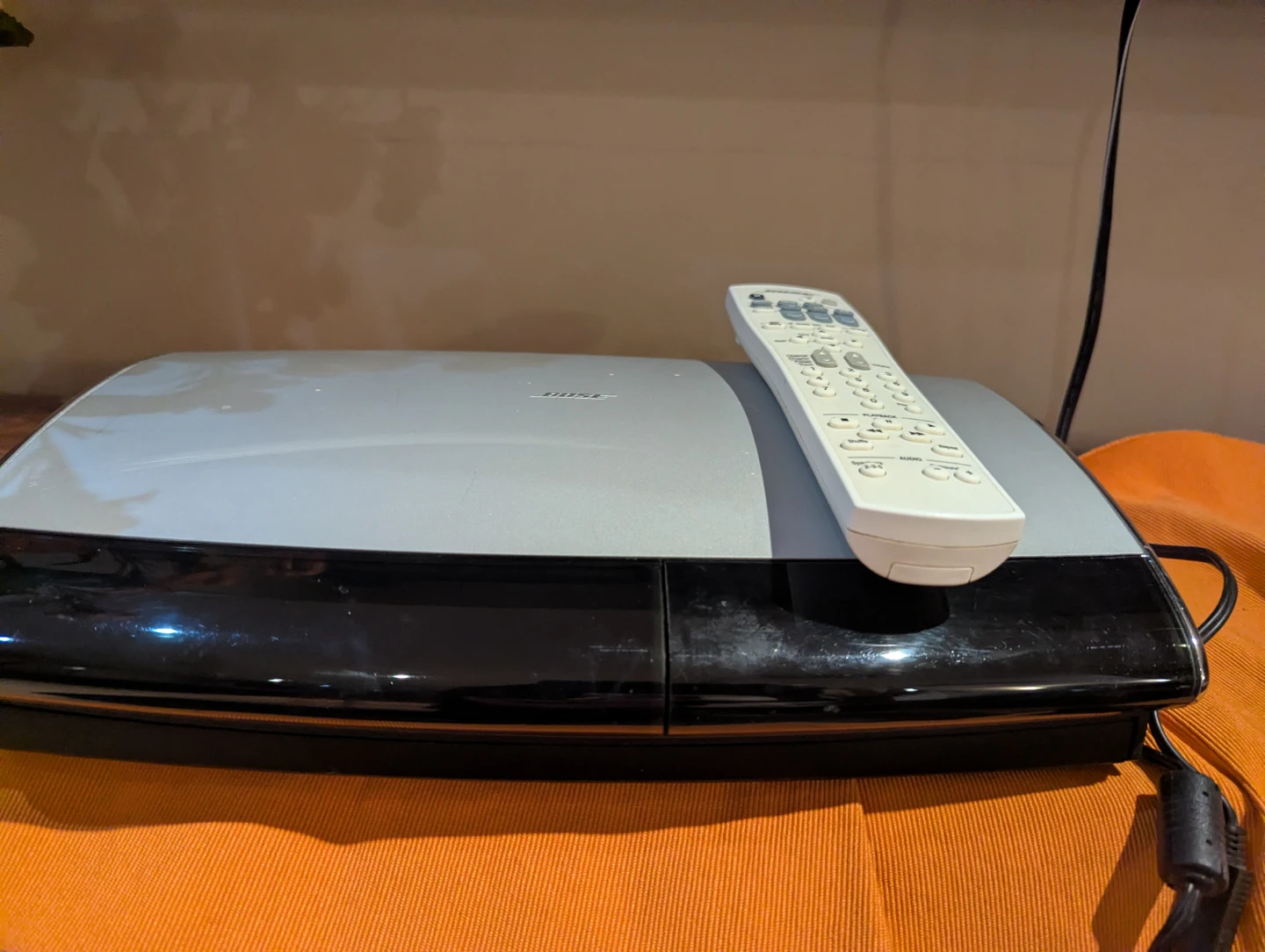 Bose AV28 Media Center with Subwoofer