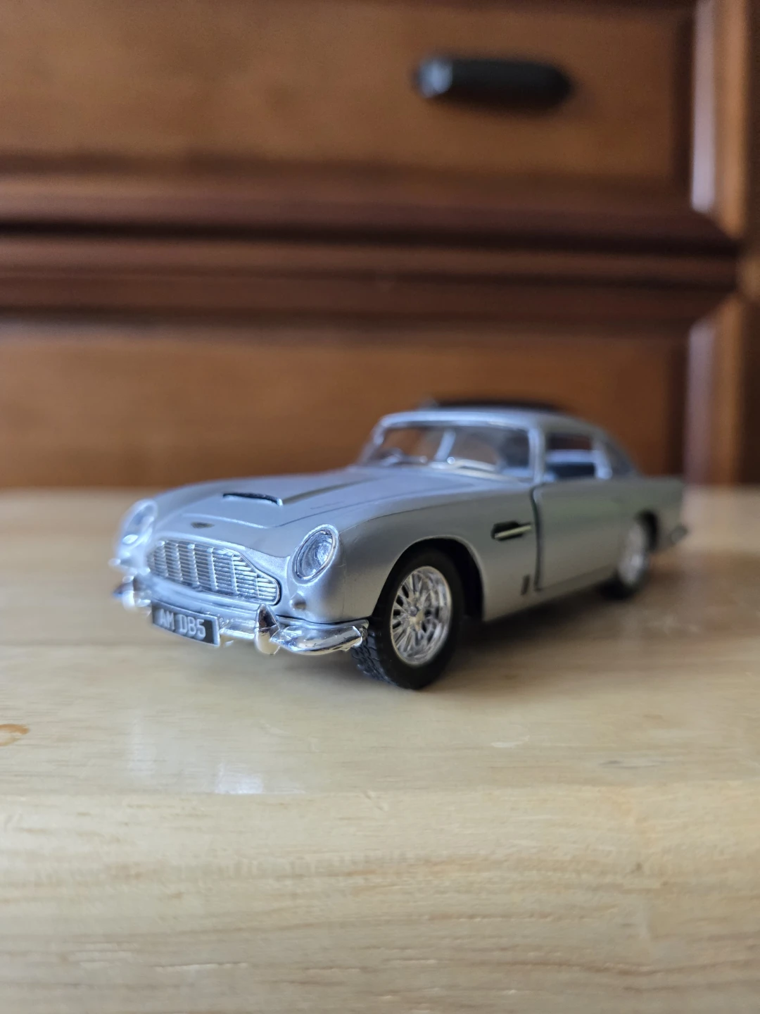 Silver Die-Cast Aston Martin DB5 Toy Car - photo 2