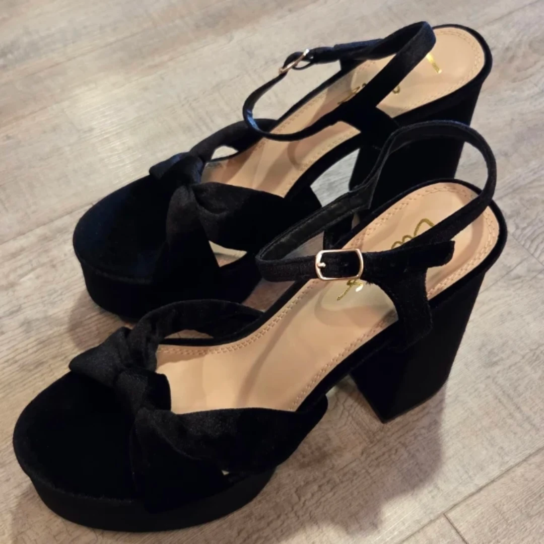 Lulus Black Velvet Platform Heels Size 10 - photo 2