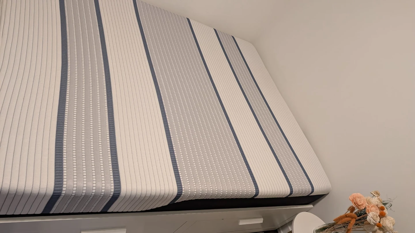Queen Mattress - Serta iComfort TempActiv - photo 4