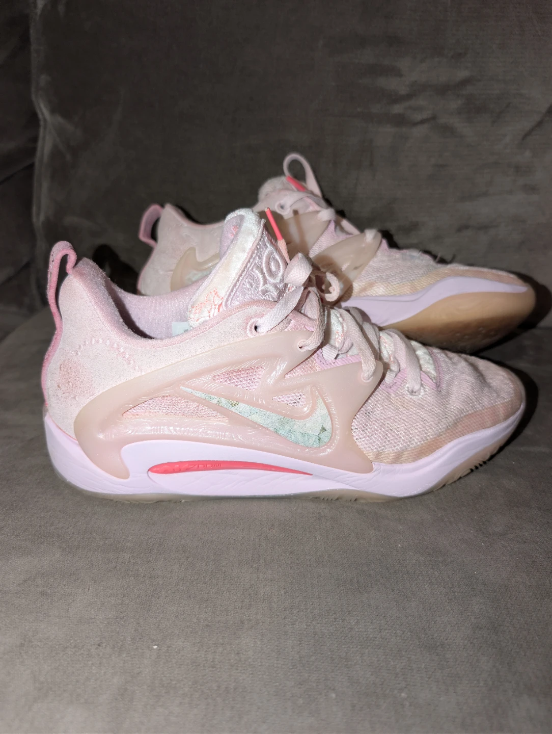 Nike Kevin Durant Aunt Pearl 15 NRG Pink Solid Athletic Shoe