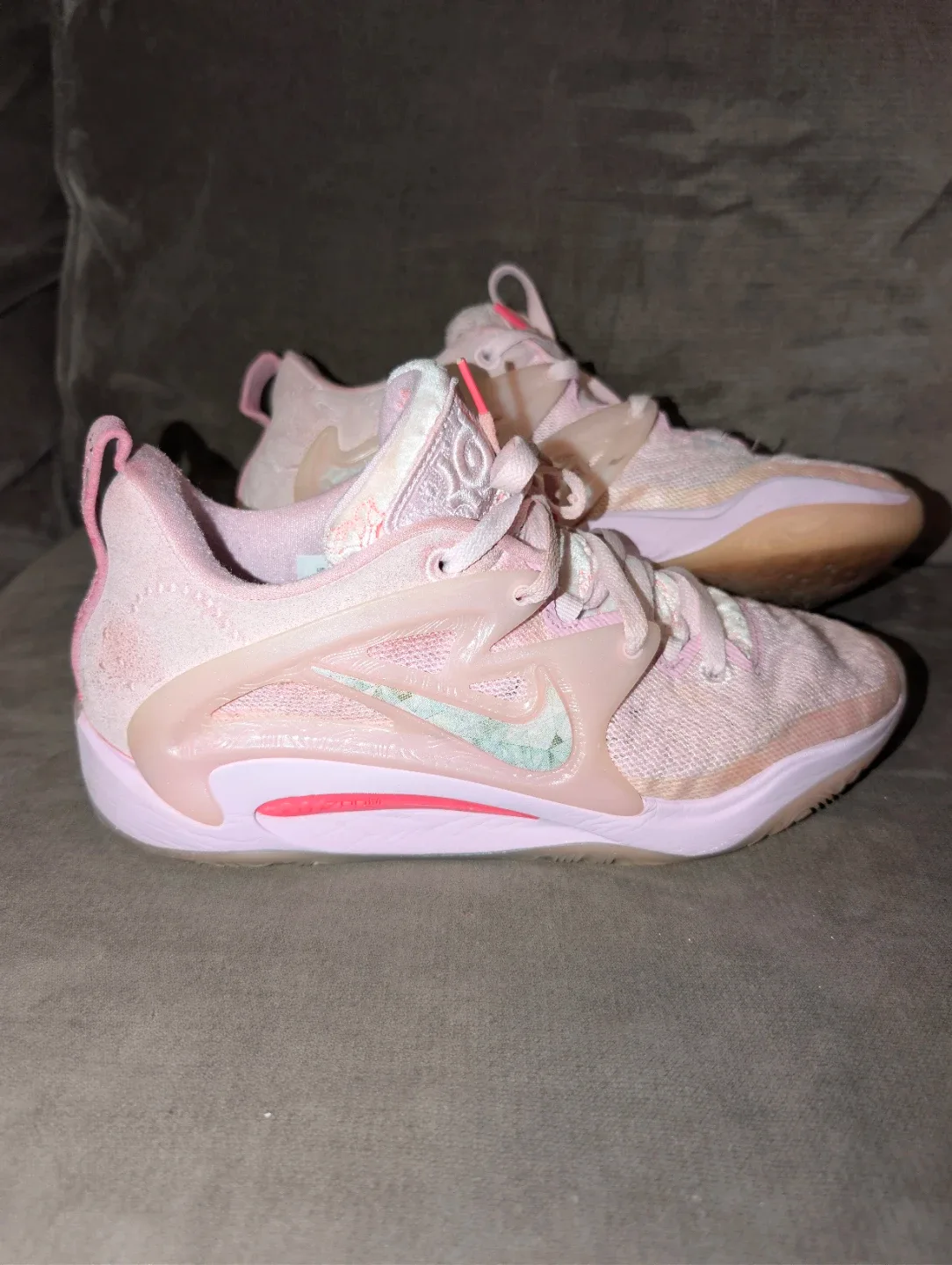 Nike Kevin Durant Aunt Pearl 15 NRG Pink Solid Athletic Shoe