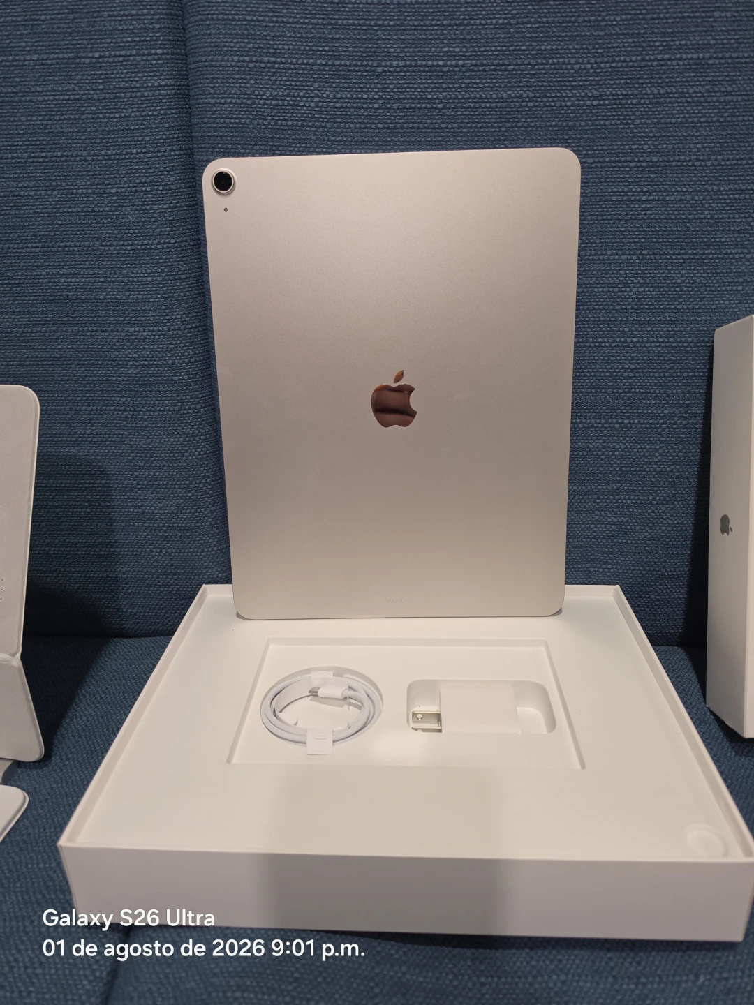 Apple iPad air 13-inch (5th Gen) with Magic Keyb