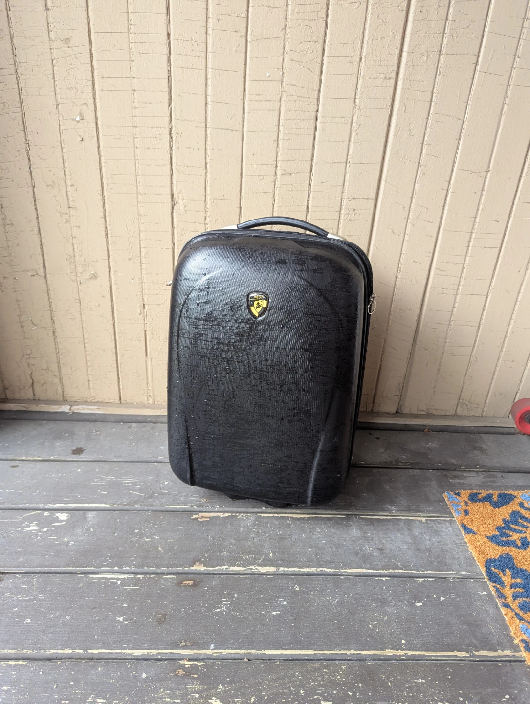 HEYS  Hard CASE Rolling Suitcase