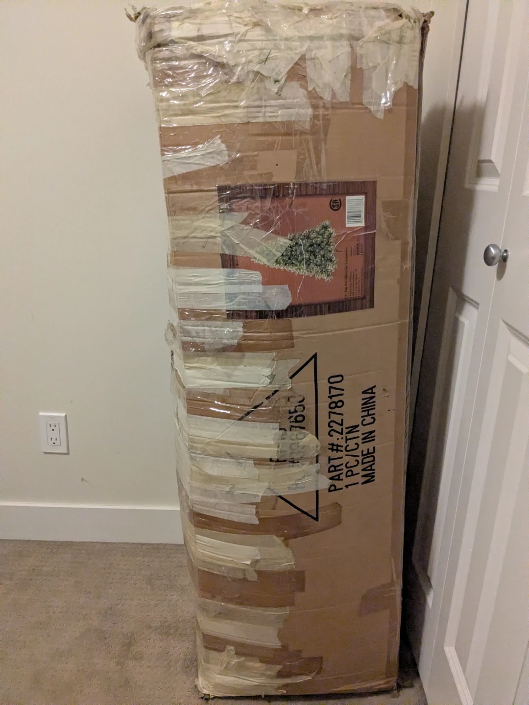 Rona Pre-lit Cashmere Pine Christmas Tree