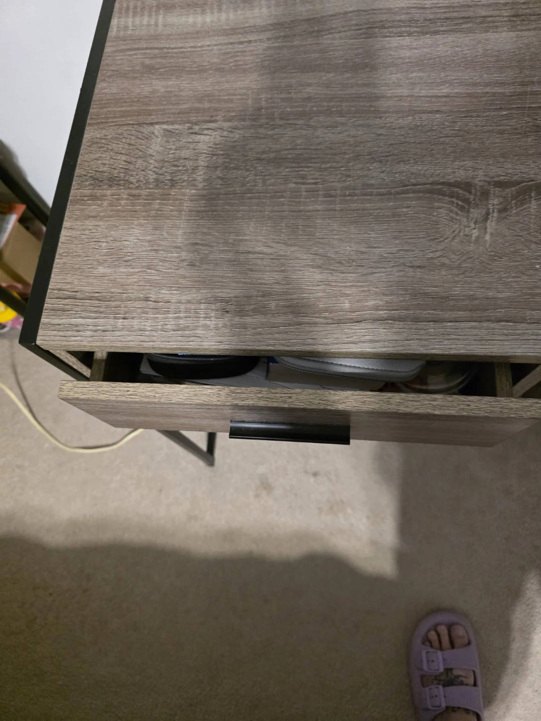 Desk - photo 2