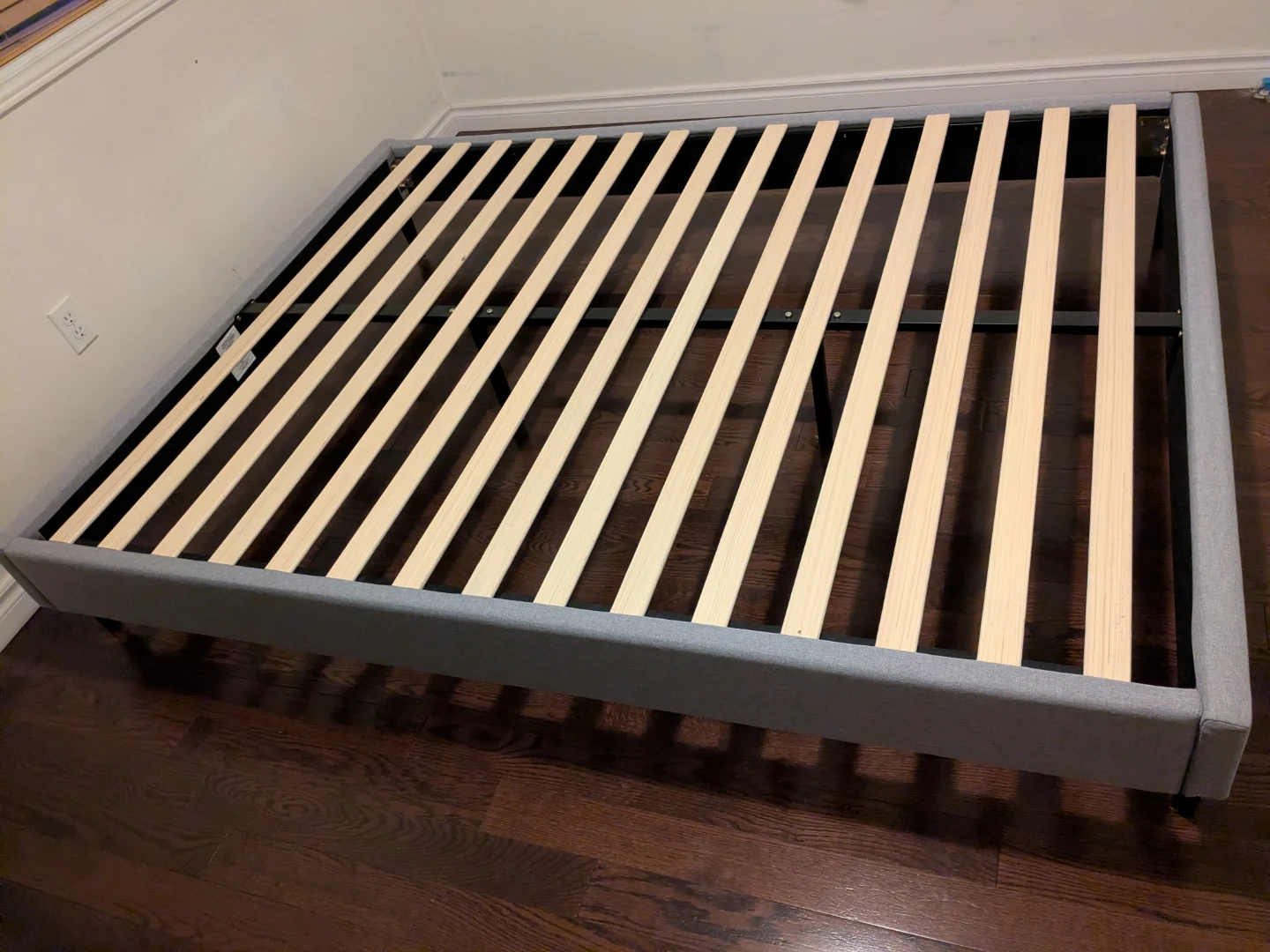 Queen mattress platform bed - photo 2