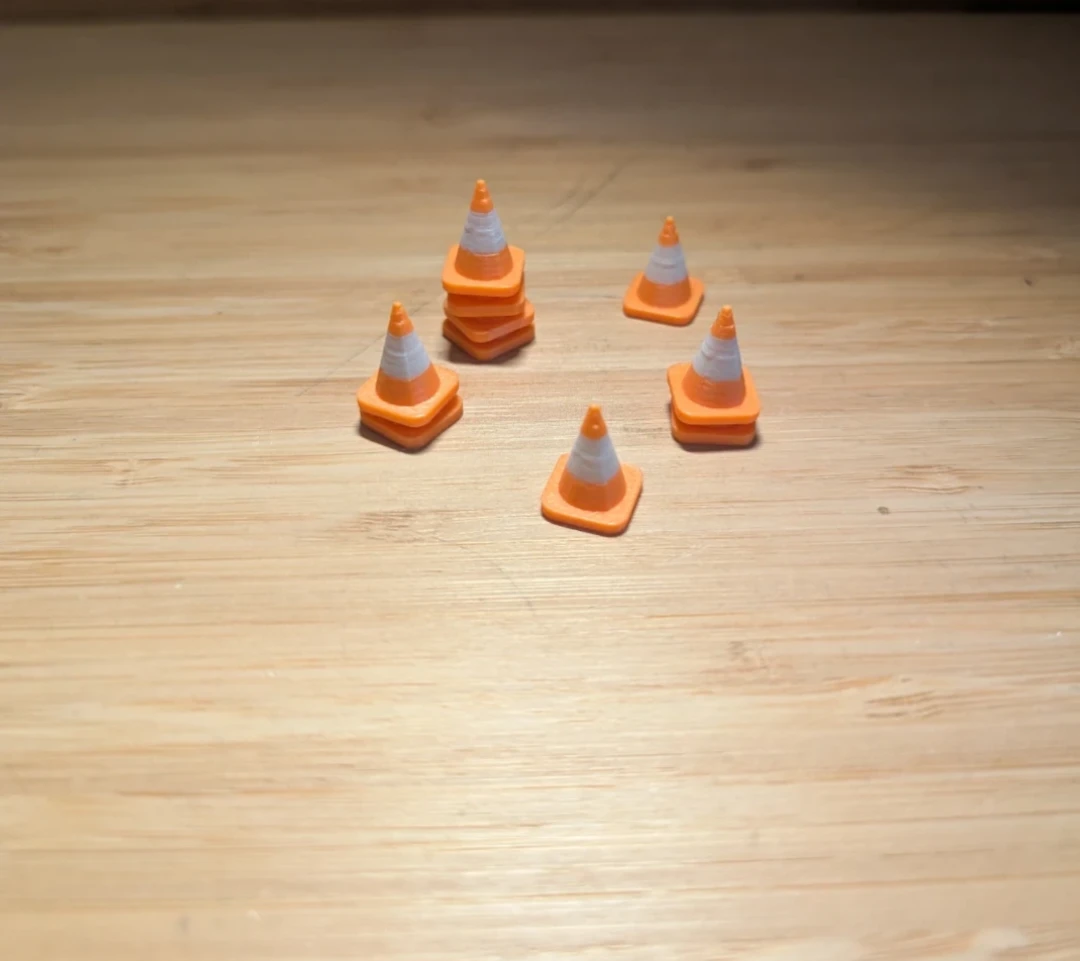 🚧 mini 3d pritned traffic cones.