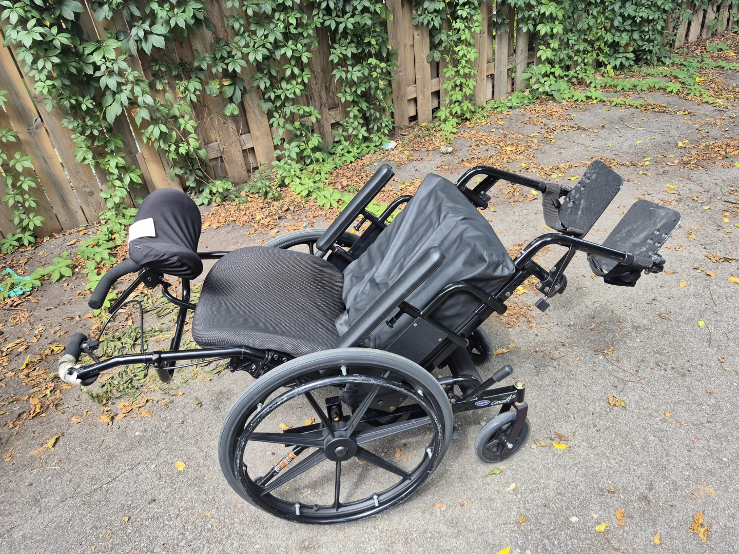 Wheel chair for patients or seniors - photo 5