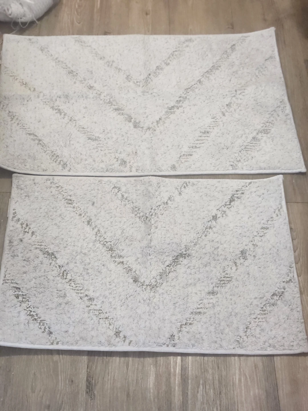 Set of 2 Bath Mats - Light Grey Chevron Pattern