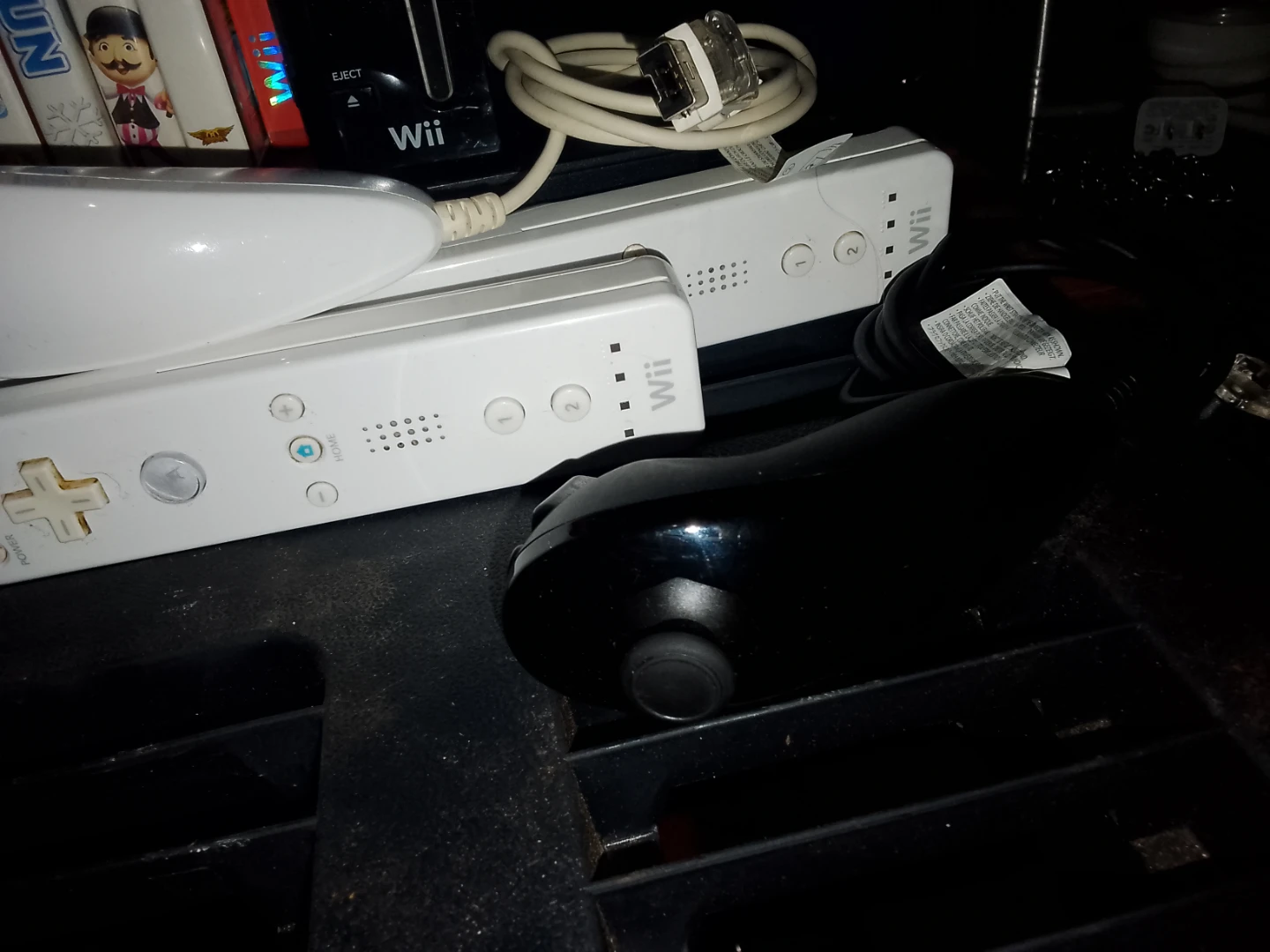 Nintendo Wii Console Bundle with Games and Controllers - photo 5