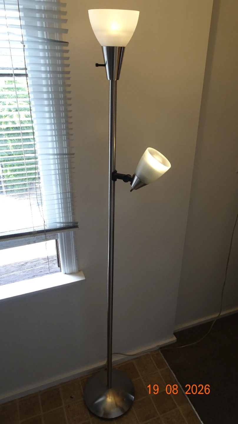 Floor Lamp with Adjustable Reading Light - photo 3
