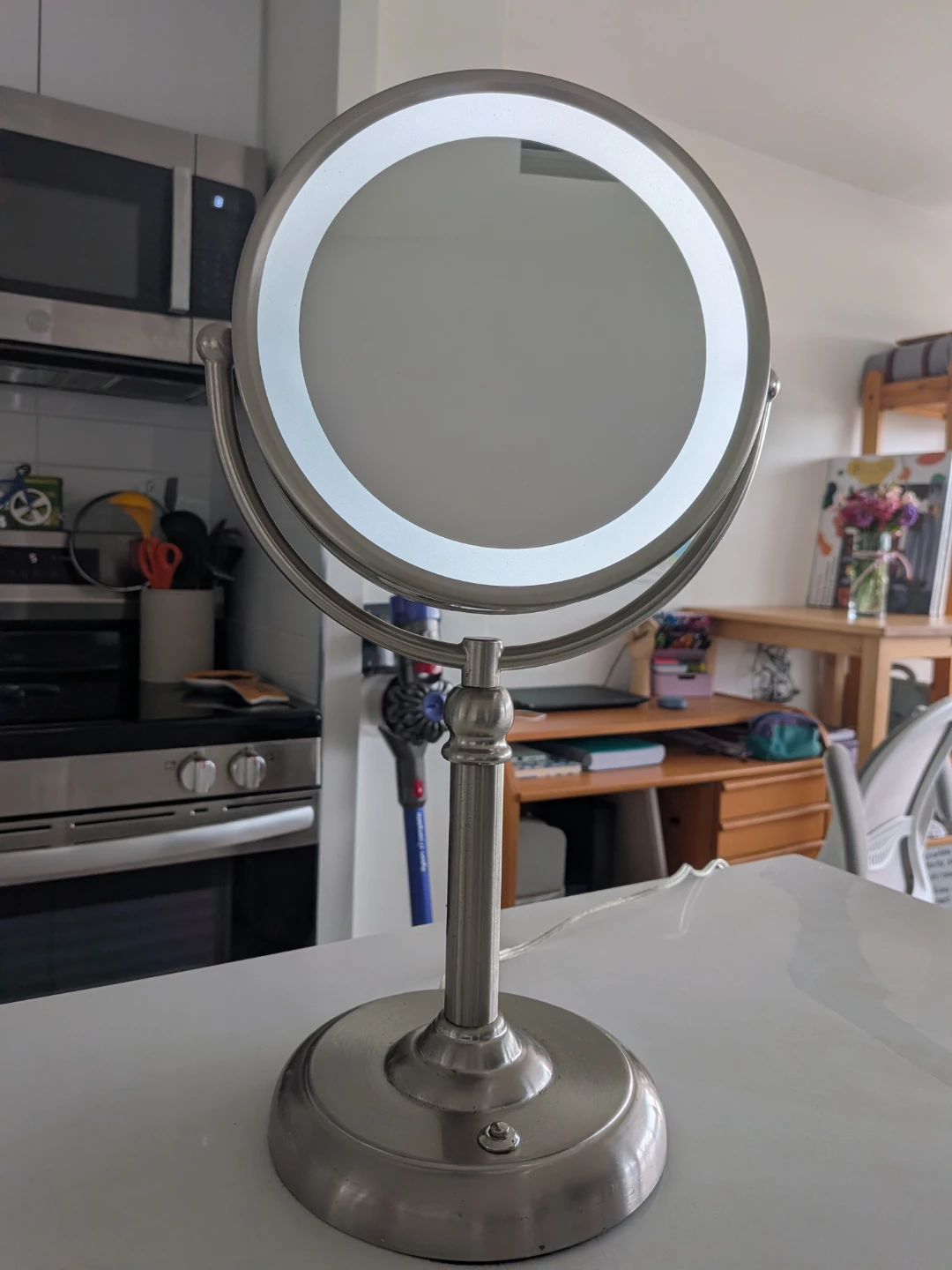 Lighted Vanity Mirror with magnifying side 🪞 - photo 2
