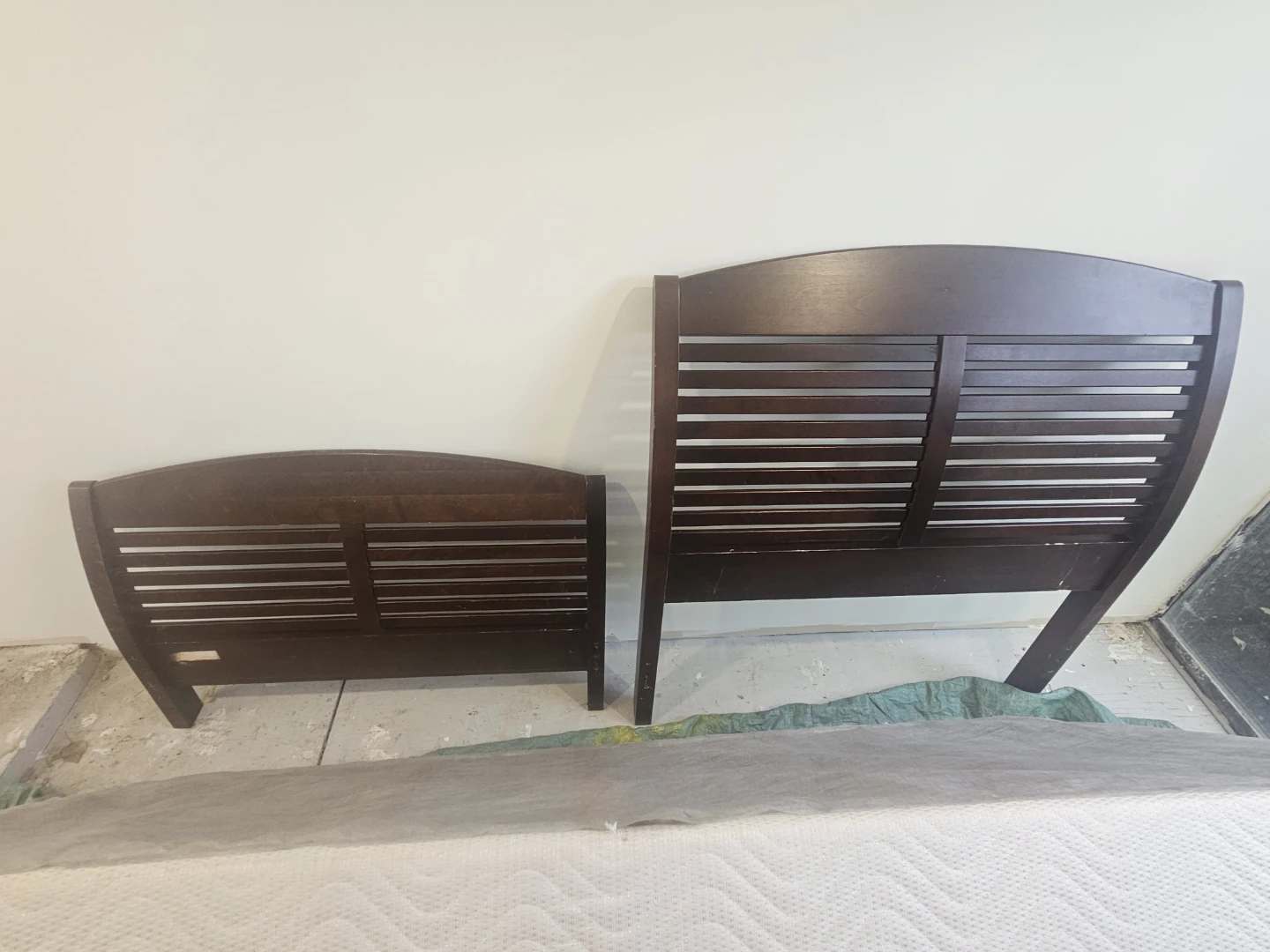 Twin Solid Wood Sleigh Bed Frame Set/Mattress/Box Spring
