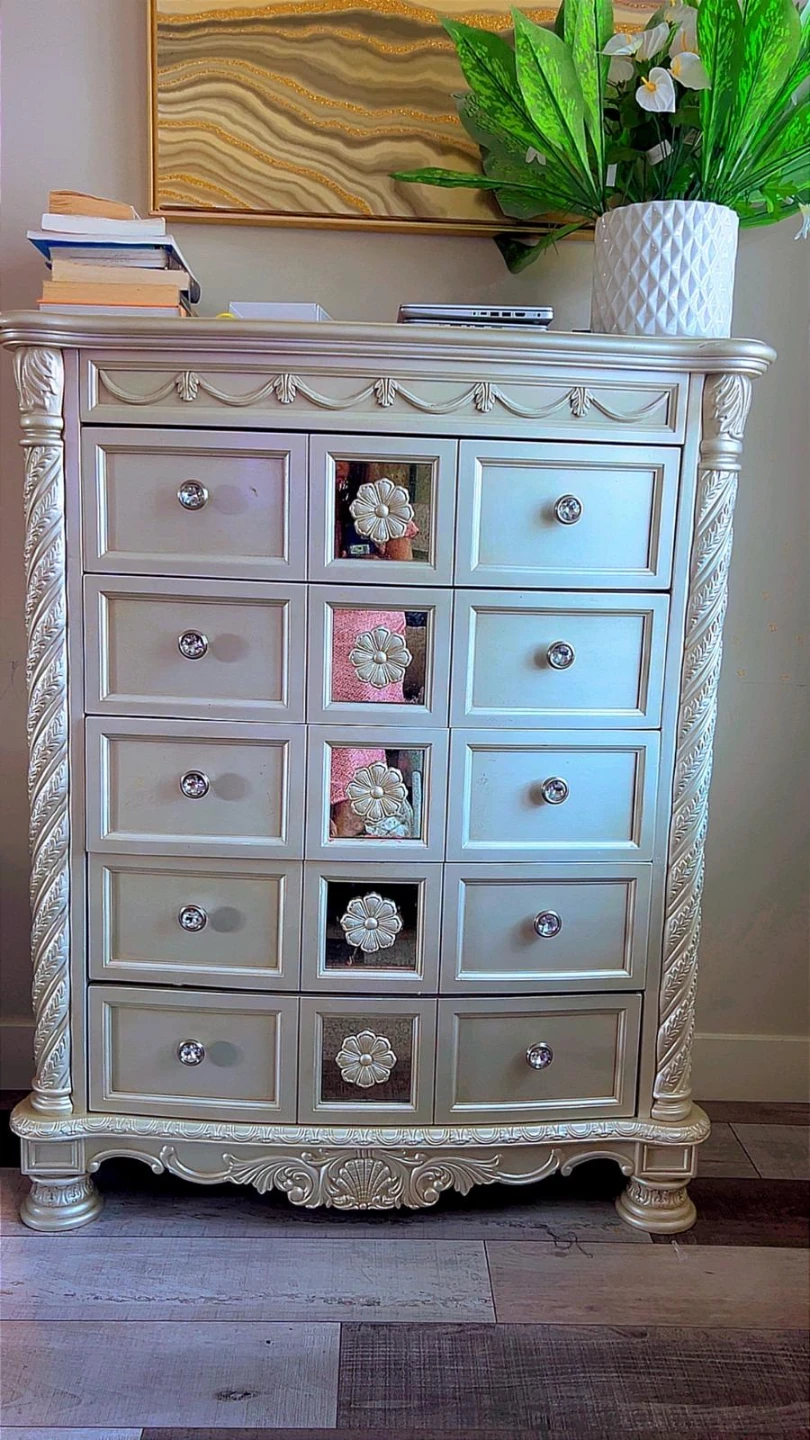 Victorian Style Bed Frame and Dresser Set - photo 2