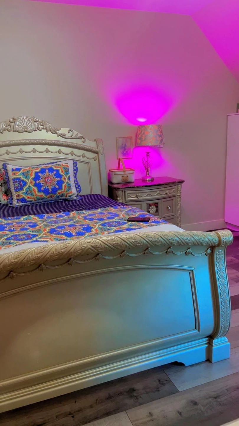 Victorian Style Bed Frame and Dresser Set - photo 3