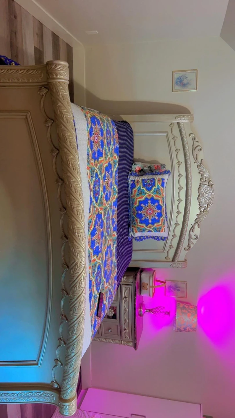 Victorian Style Bed Frame and Dresser Set - photo 5