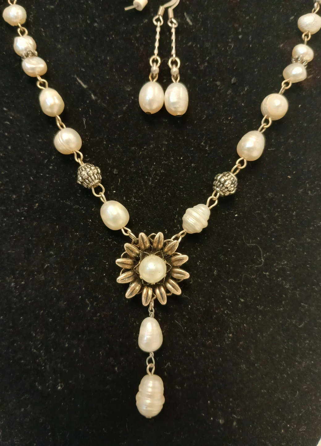 Pearl Necklace and Earrings Set - photo 3