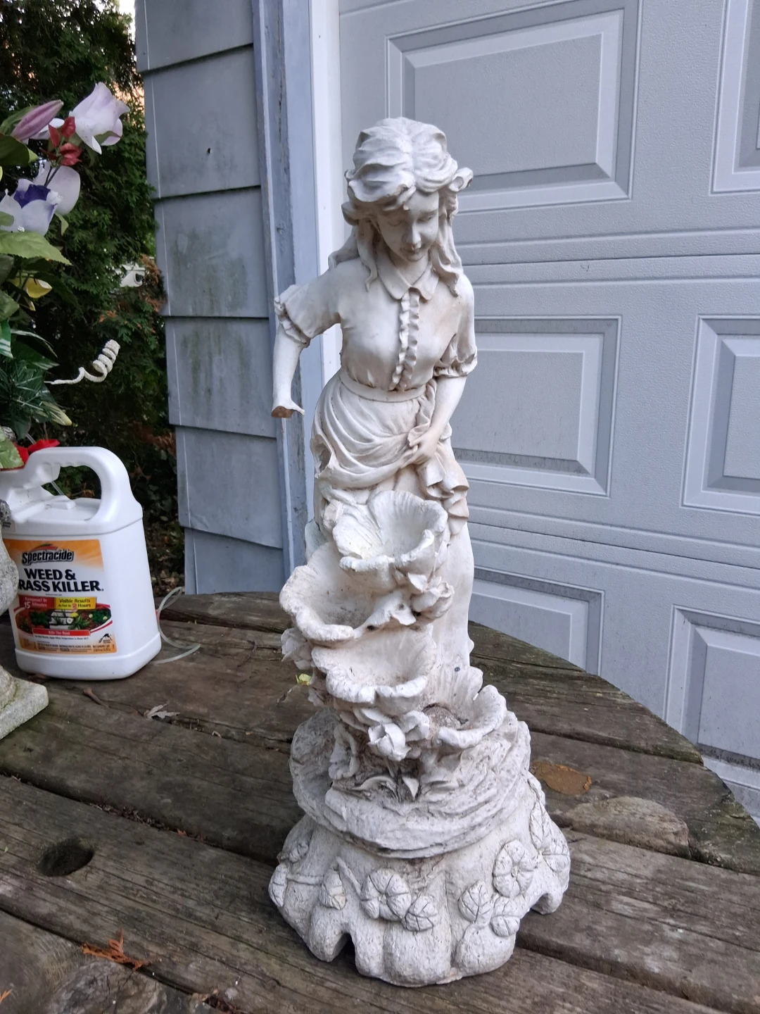 Vintage Woman with Flowers Statue Fountain - photo 2