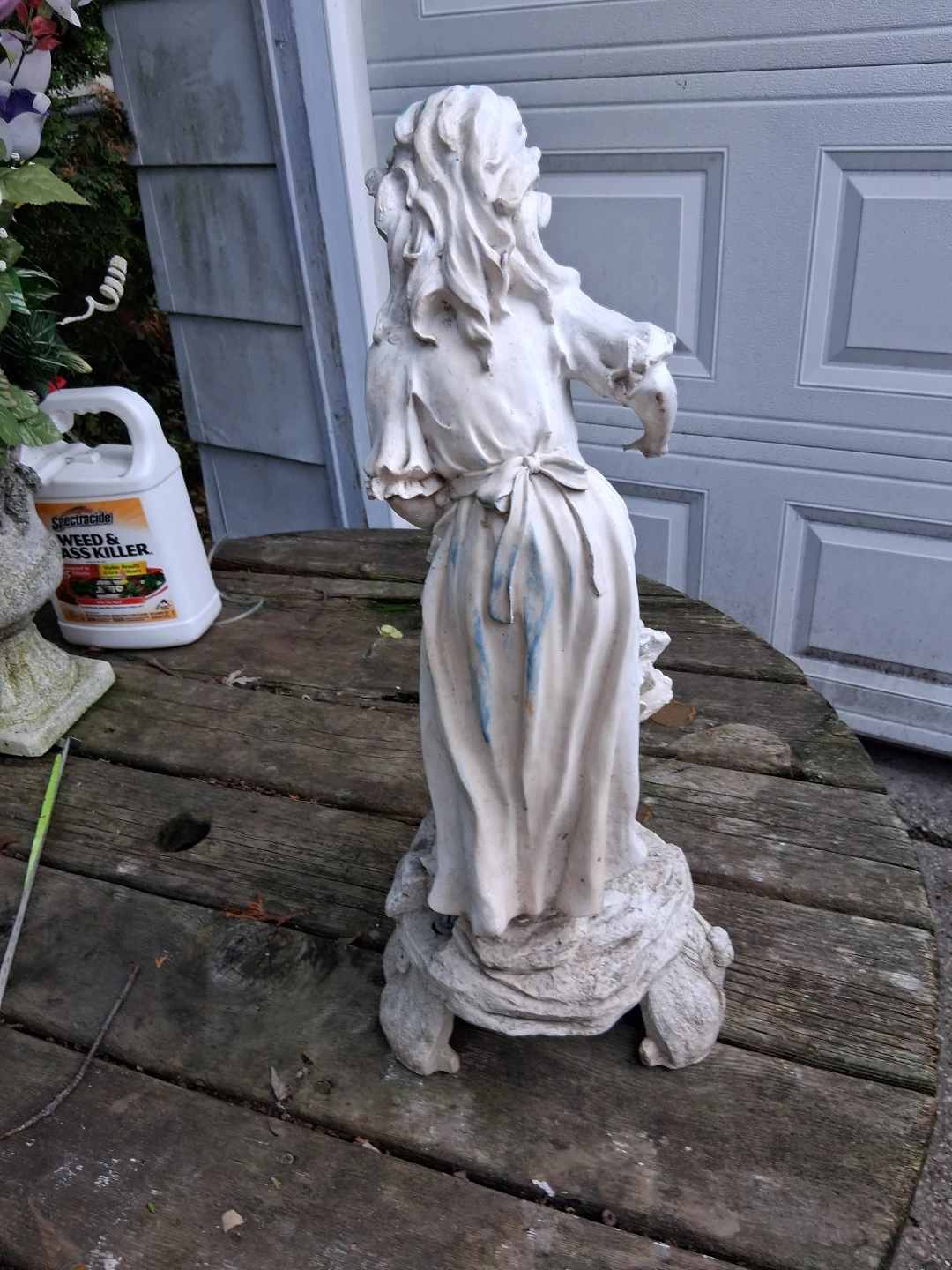 Vintage Woman with Flowers Statue Fountain - photo 4