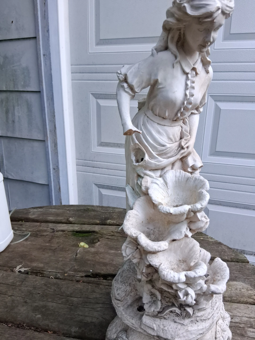 Vintage Woman with Flowers Statue Fountain - photo 5