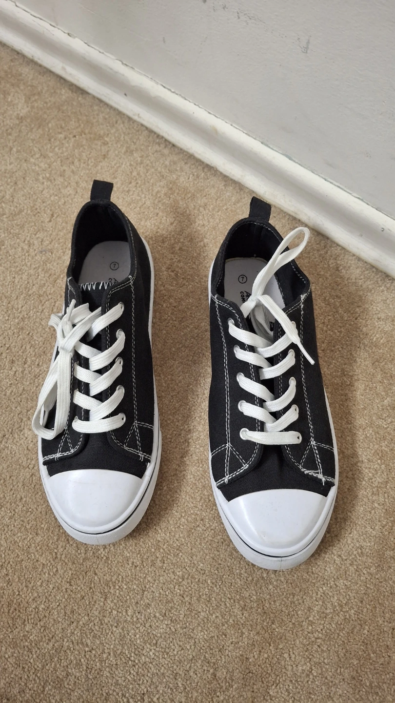 ​👟 Ardene Comfort Foam Canvas Sneakers 👟
