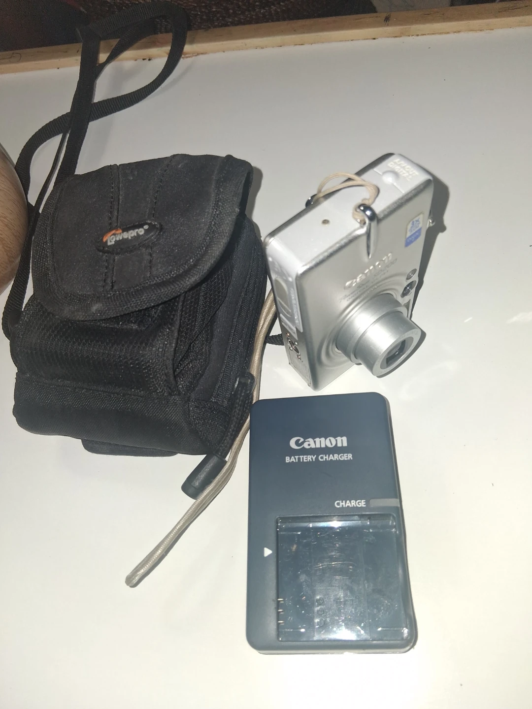 Canon PowerShot SD200 Digital Camera with Case and Charger - photo 4