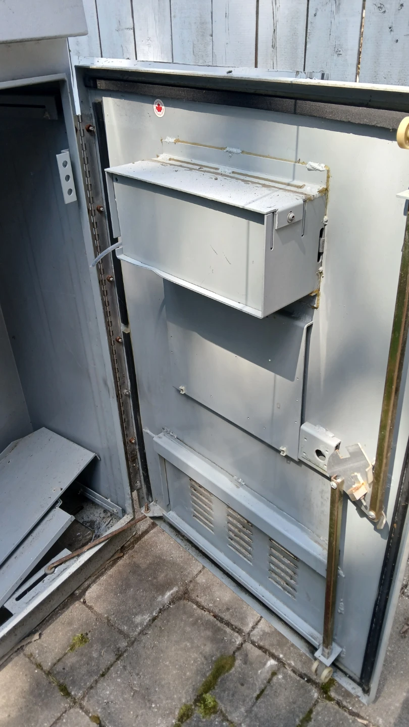 Large metal cabinet for $50.00 - photo 3