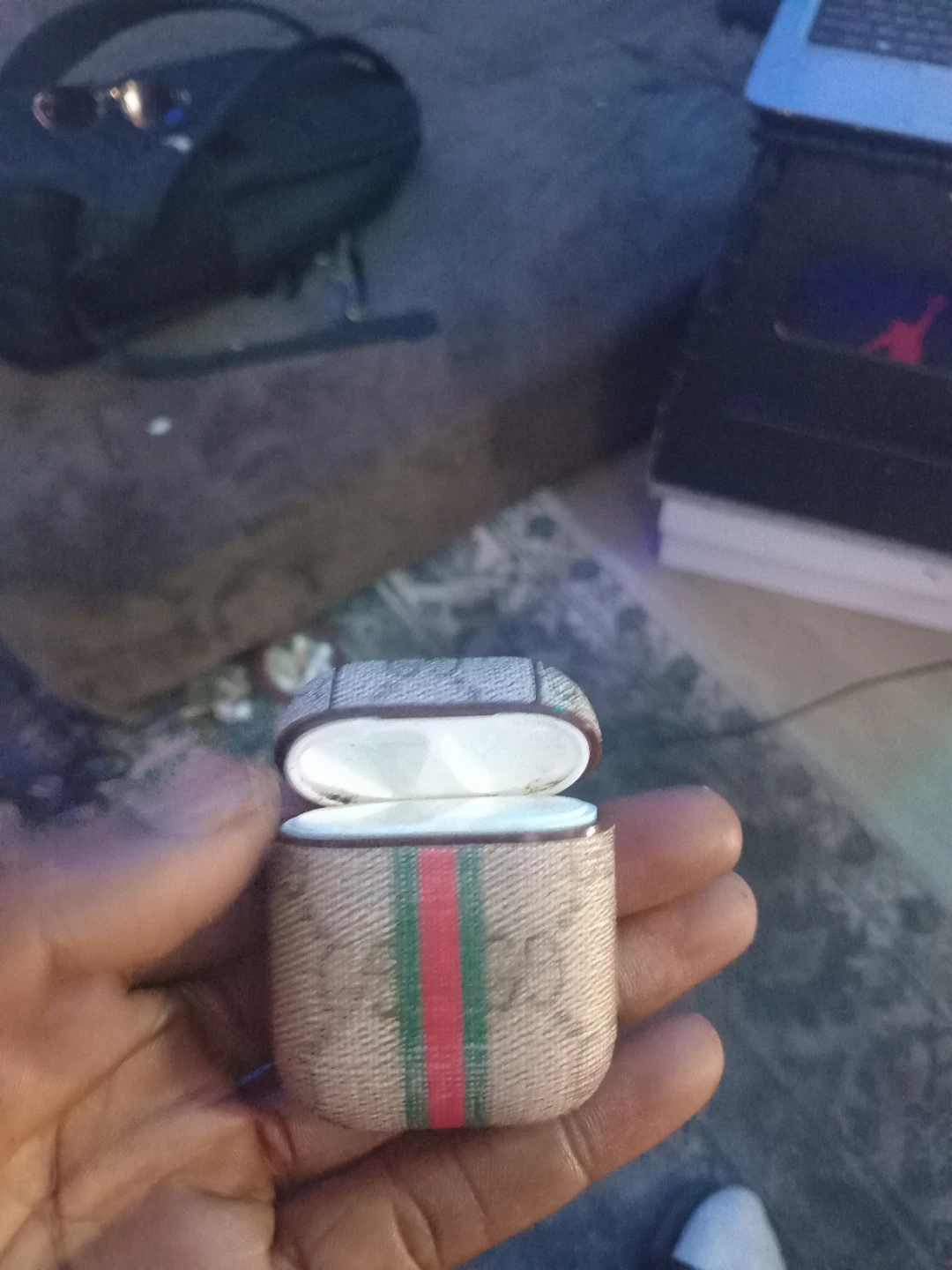 Airpods charging case
