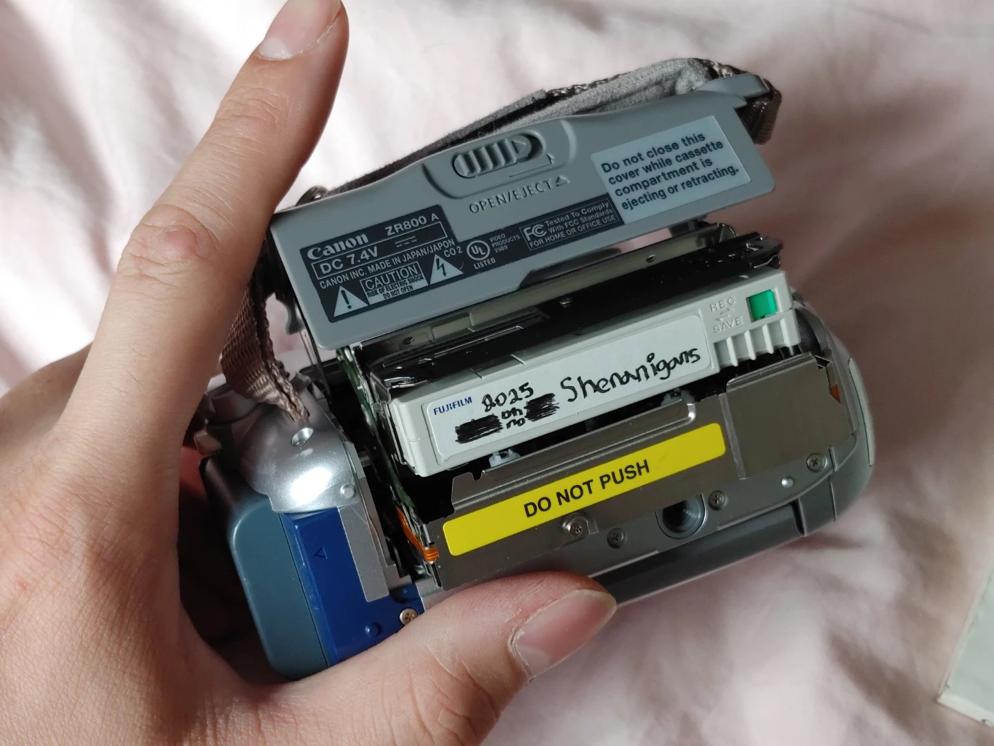 Canon ZR800 Mini DV Camcorder - photo 5