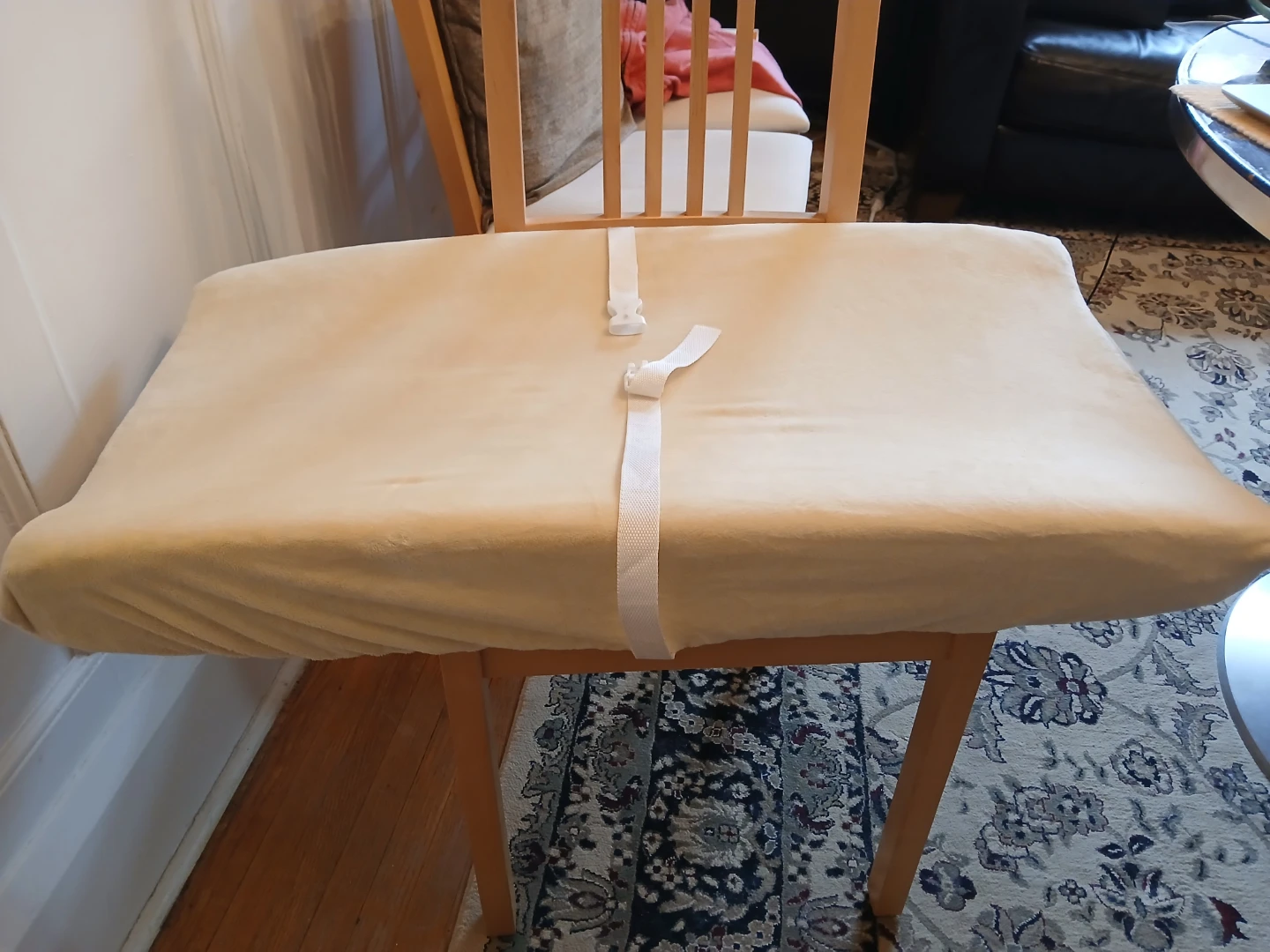 Change pad with safety strap - photo 2