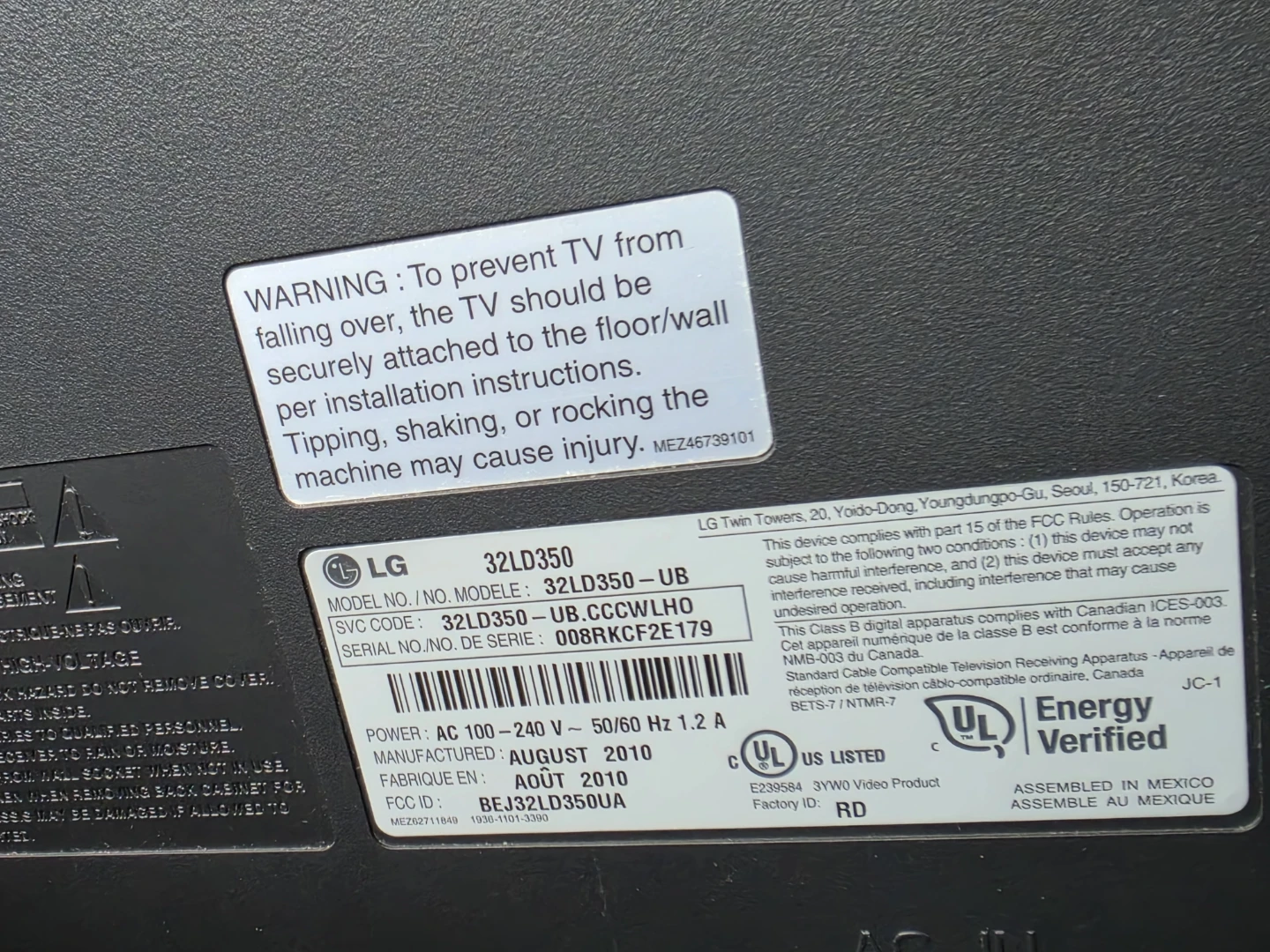LG 32" LCD TV - photo 2