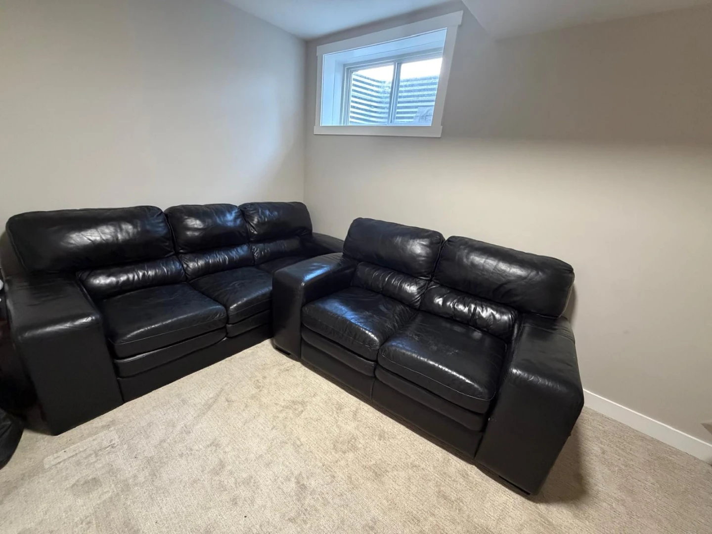 Black Leather Sectional Sofa - photo 5