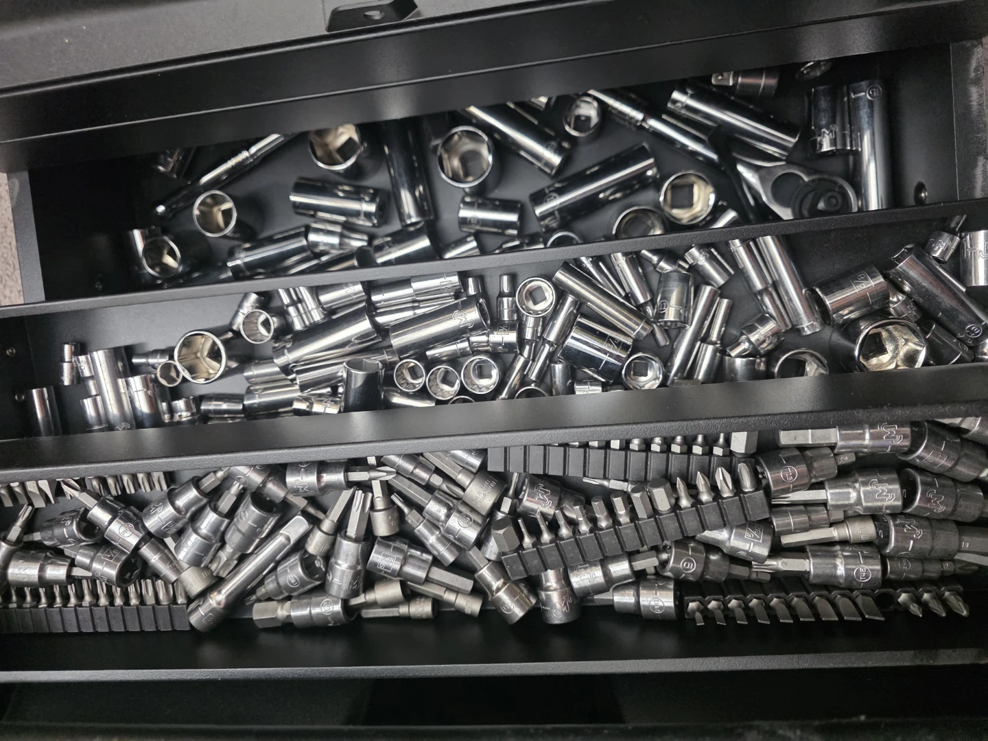 MAXIMUM 300-pc Master Socket Set and 5-Tray Tool Box - photo 5