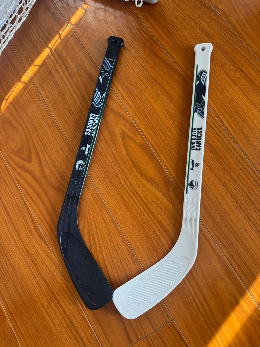 Vancouver Canucks Mini Hockey Goal Set with Sticks - photo 2