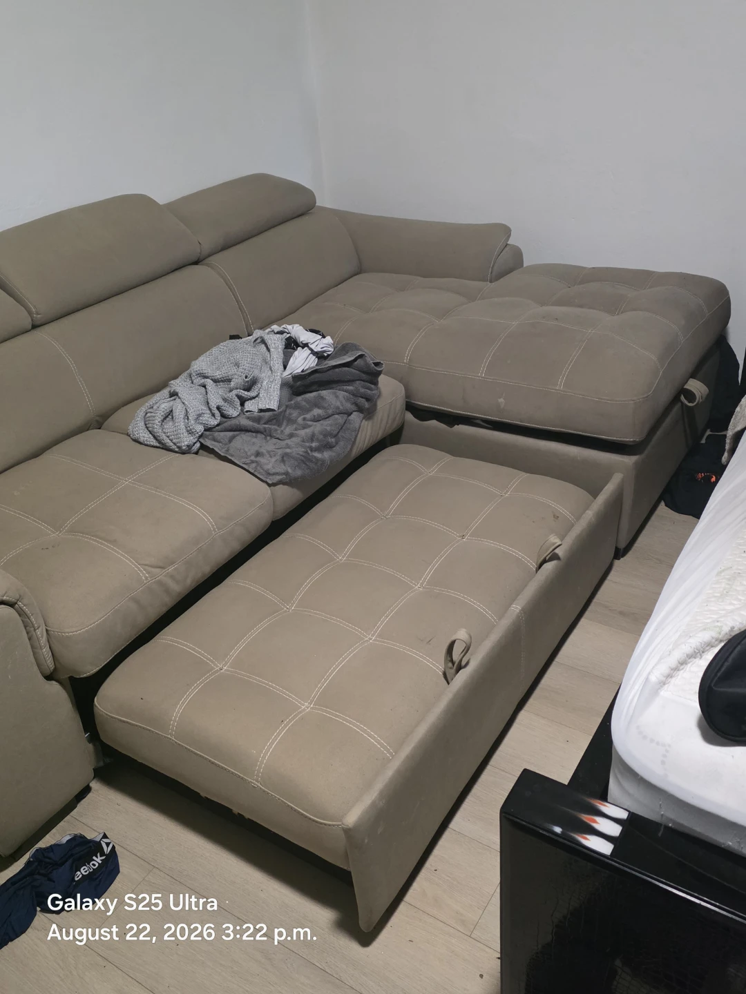 Couch - photo 3