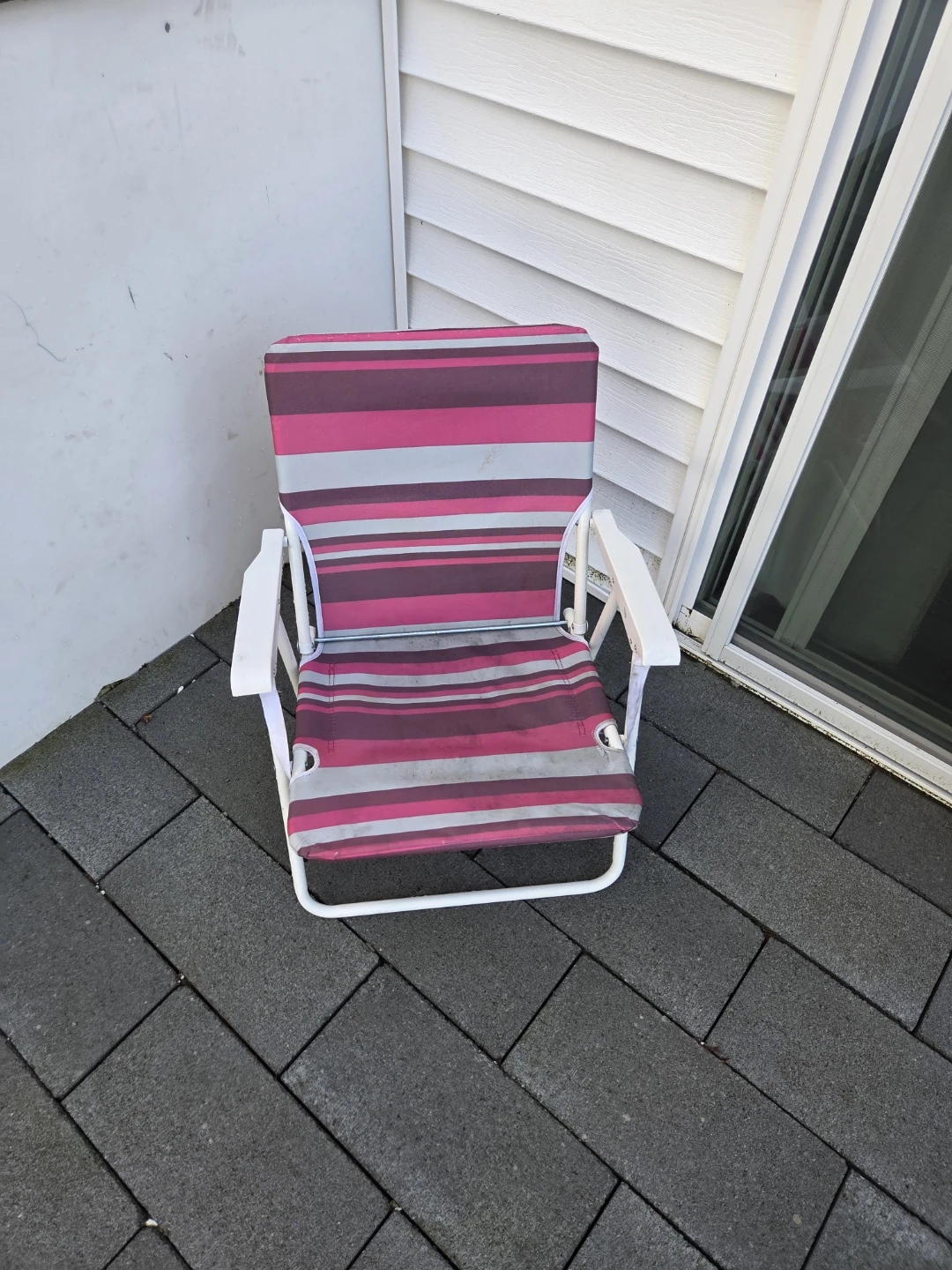 Striped Folding Chair with Side Pocket