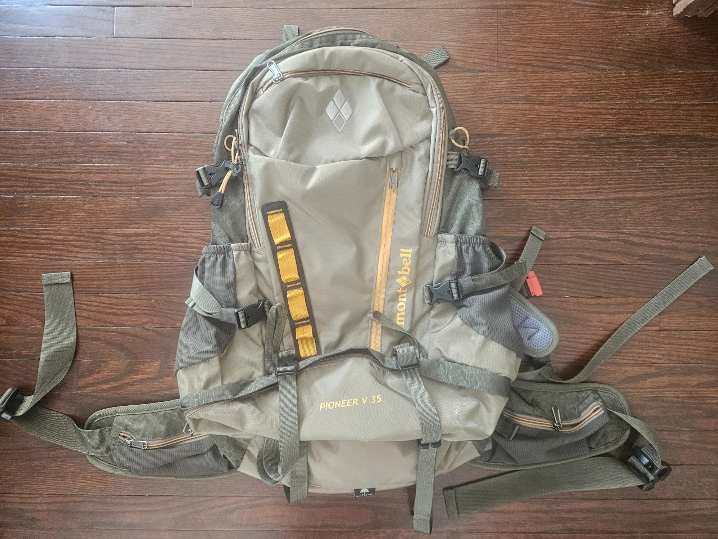 Mont-Bell Pioneer V 35 Hiking Backpack with Rain Cover