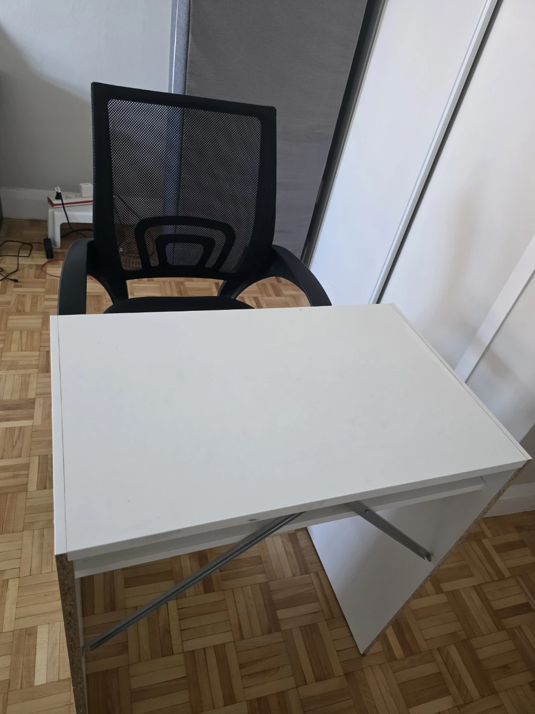 Black Mesh Task Chair