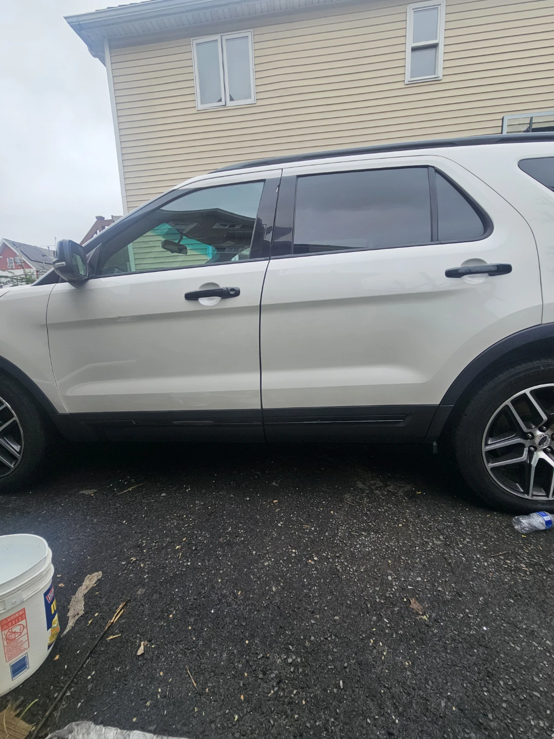 White Ford Explorer SUV - photo 3