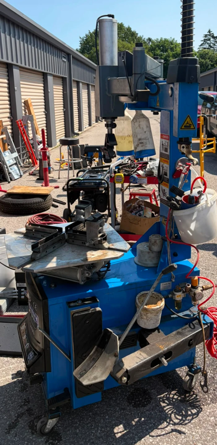 Michelin LT-3490 Tire Changer - photo 2