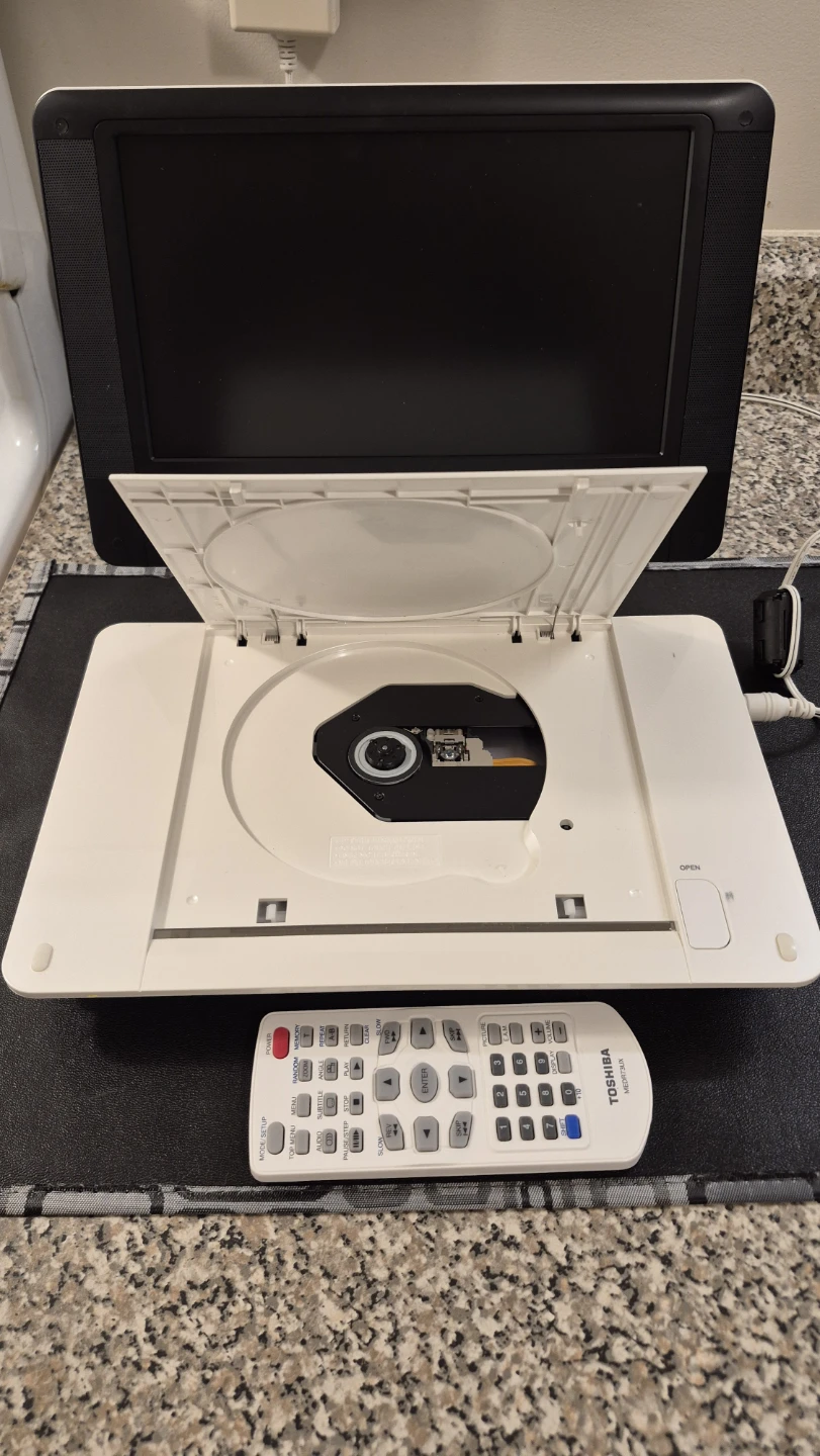 Toshiba Portable DVD Player with Remote & AC Adapter - photo 3