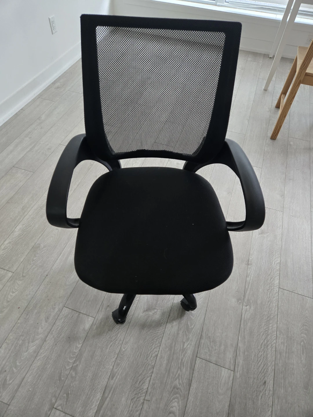 Black Mesh Office Chair - photo 2